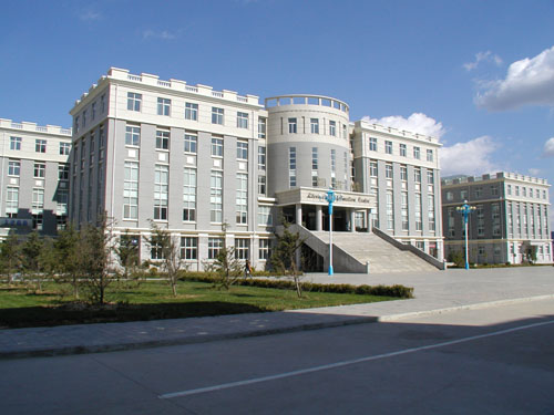 辽宁对外经贸学院所在地:辽宁联系电话::0411-86208758通讯地址:大连